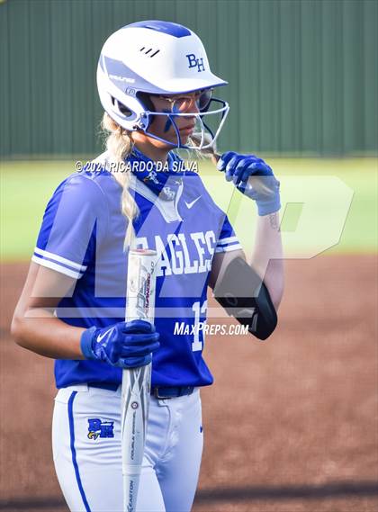 Thumbnail 2 in Lake Creek vs Barbers Hill (UIL 5A Regional Final) photogallery.