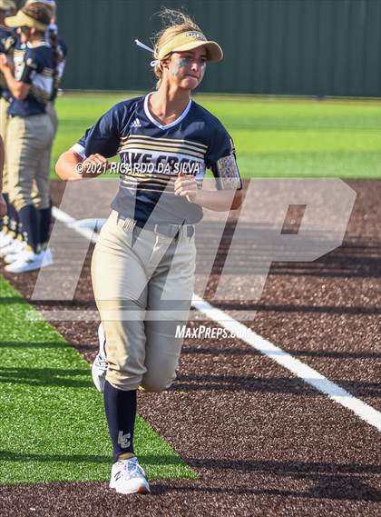 Thumbnail 3 in Lake Creek vs Barbers Hill (UIL 5A Regional Final) photogallery.