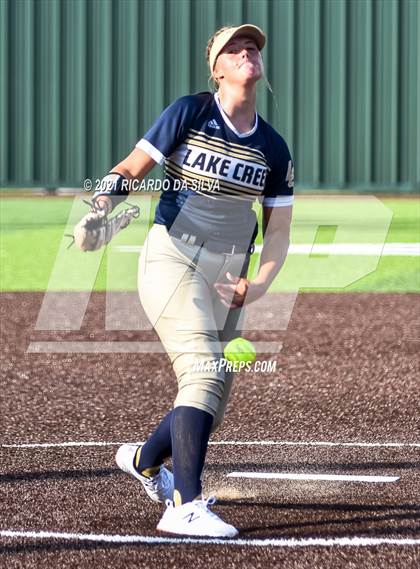 Thumbnail 1 in Lake Creek vs Barbers Hill (UIL 5A Regional Final) photogallery.