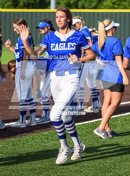 Thumbnail 2 in Lake Creek vs Barbers Hill (UIL 5A Regional Final) photogallery.