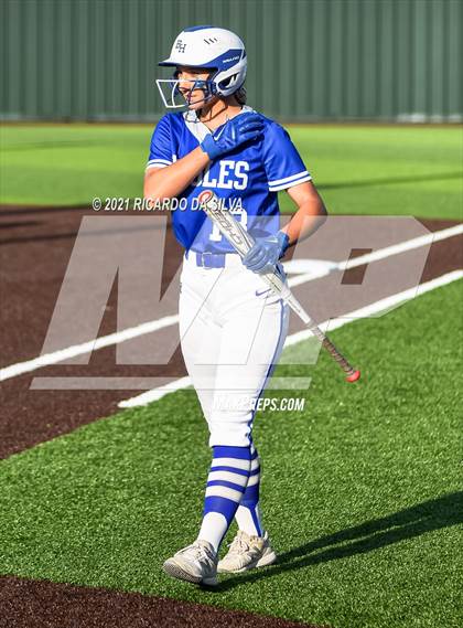 Thumbnail 1 in Lake Creek vs Barbers Hill (UIL 5A Regional Final) photogallery.
