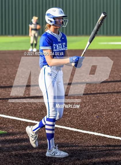 Thumbnail 3 in Lake Creek vs Barbers Hill (UIL 5A Regional Final) photogallery.