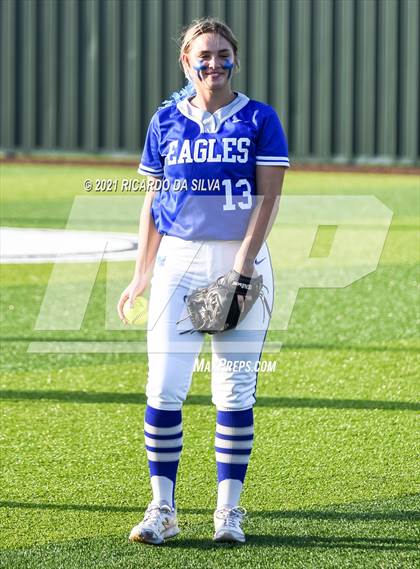 Thumbnail 2 in Lake Creek vs Barbers Hill (UIL 5A Regional Final) photogallery.