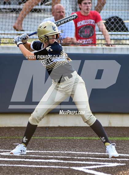 Thumbnail 1 in Lake Creek vs Barbers Hill (UIL 5A Regional Final) photogallery.