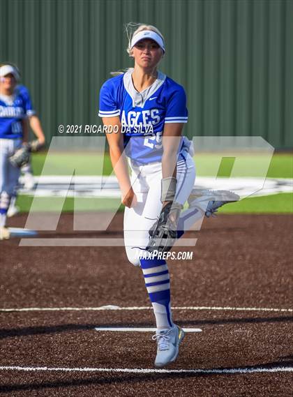 Thumbnail 2 in Lake Creek vs Barbers Hill (UIL 5A Regional Final) photogallery.
