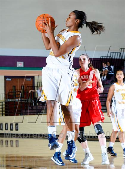 Thumbnail 2 in Riverdale Baptist vs. Mater Dei (Nike Tournament of Champions) photogallery.