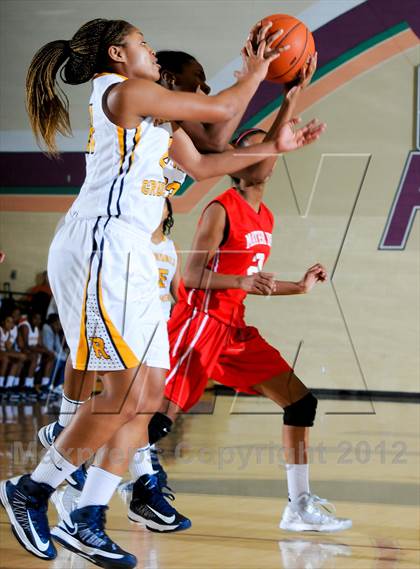 Thumbnail 3 in Riverdale Baptist vs. Mater Dei (Nike Tournament of Champions) photogallery.