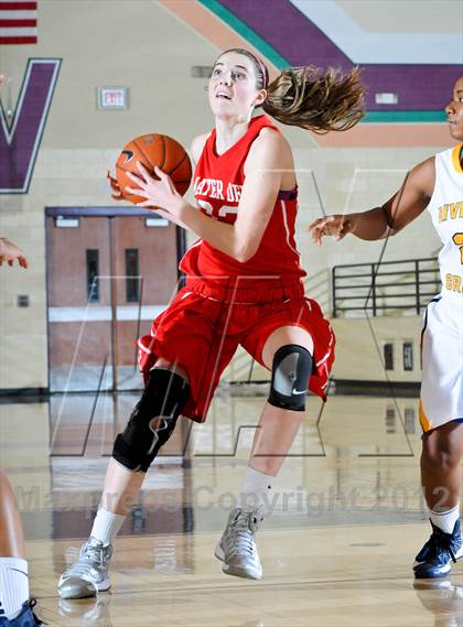 Thumbnail 3 in Riverdale Baptist vs. Mater Dei (Nike Tournament of Champions) photogallery.