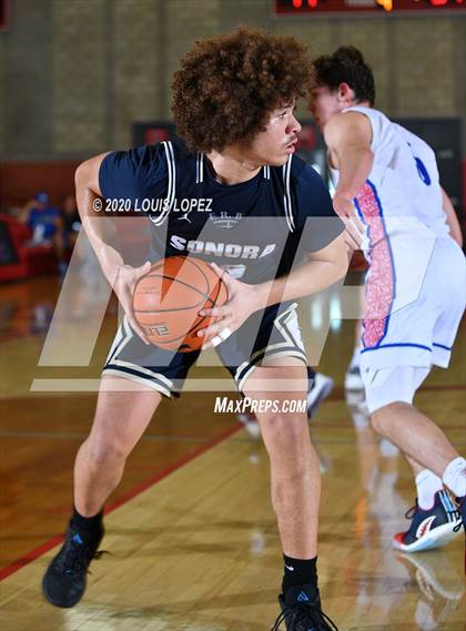 Thumbnail 3 in Los Alamitos vs. Sonora (Nike Extravaganza) photogallery.