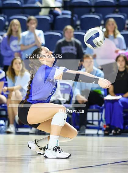 Thumbnail 1 in Friendswood vs. Fulshear (UIL 5A Regional Quarterfinal Playoff) photogallery.