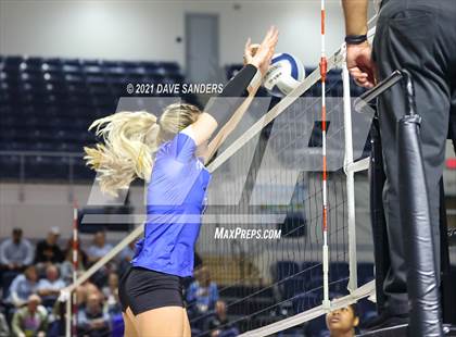 Thumbnail 3 in Friendswood vs. Fulshear (UIL 5A Regional Quarterfinal Playoff) photogallery.