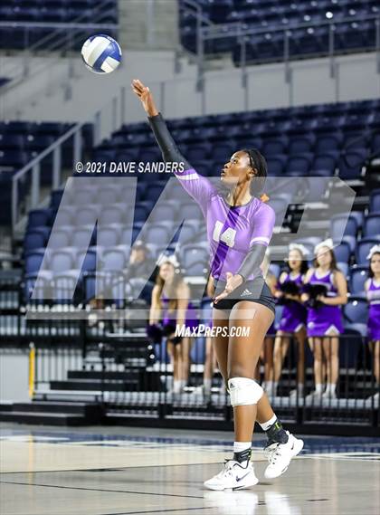 Thumbnail 1 in Friendswood vs. Fulshear (UIL 5A Regional Quarterfinal Playoff) photogallery.