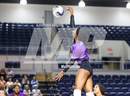 Thumbnail 3 in Friendswood vs. Fulshear (UIL 5A Regional Quarterfinal Playoff) photogallery.