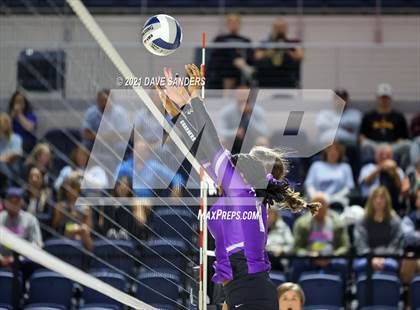 Thumbnail 2 in Friendswood vs. Fulshear (UIL 5A Regional Quarterfinal Playoff) photogallery.