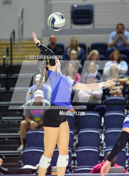 Thumbnail 2 in Friendswood vs. Fulshear (UIL 5A Regional Quarterfinal Playoff) photogallery.