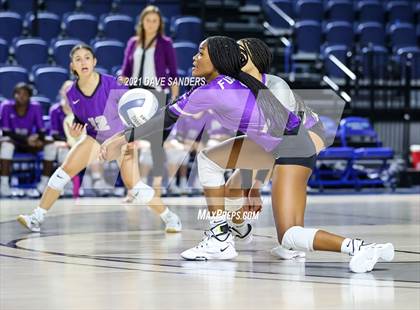 Thumbnail 1 in Friendswood vs. Fulshear (UIL 5A Regional Quarterfinal Playoff) photogallery.
