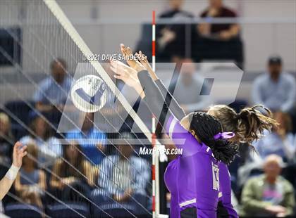 Thumbnail 2 in Friendswood vs. Fulshear (UIL 5A Regional Quarterfinal Playoff) photogallery.