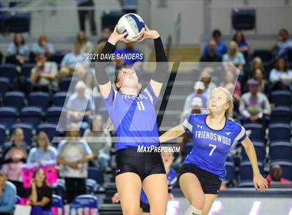 Thumbnail 1 in Friendswood vs. Fulshear (UIL 5A Regional Quarterfinal Playoff) photogallery.