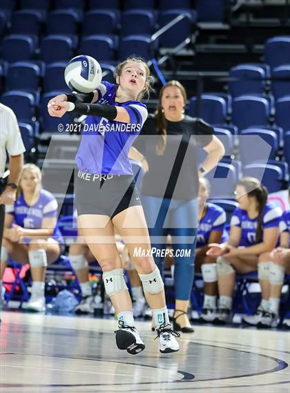 Thumbnail 1 in Friendswood vs. Fulshear (UIL 5A Regional Quarterfinal Playoff) photogallery.