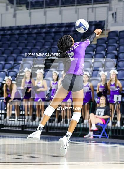 Thumbnail 1 in Friendswood vs. Fulshear (UIL 5A Regional Quarterfinal Playoff) photogallery.