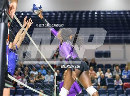 Thumbnail 3 in Friendswood vs. Fulshear (UIL 5A Regional Quarterfinal Playoff) photogallery.