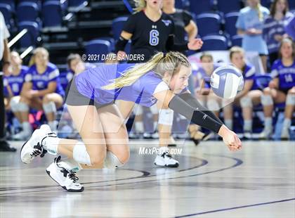 Thumbnail 1 in Friendswood vs. Fulshear (UIL 5A Regional Quarterfinal Playoff) photogallery.