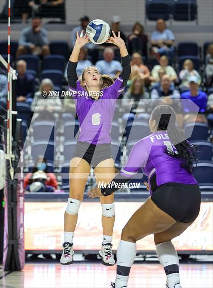 Thumbnail 2 in Friendswood vs. Fulshear (UIL 5A Regional Quarterfinal Playoff) photogallery.