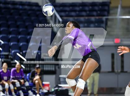 Thumbnail 2 in Friendswood vs. Fulshear (UIL 5A Regional Quarterfinal Playoff) photogallery.