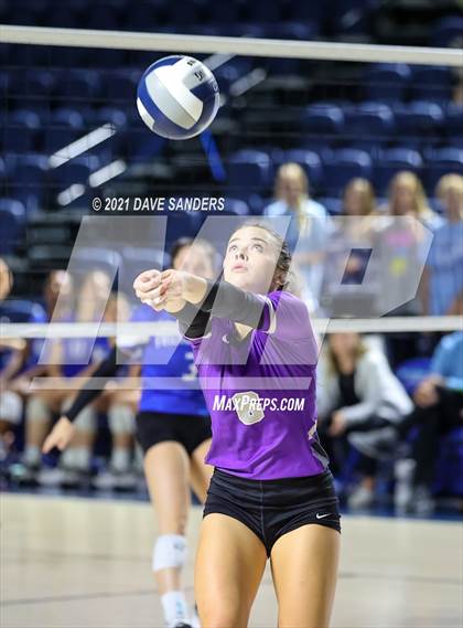 Thumbnail 1 in Friendswood vs. Fulshear (UIL 5A Regional Quarterfinal Playoff) photogallery.