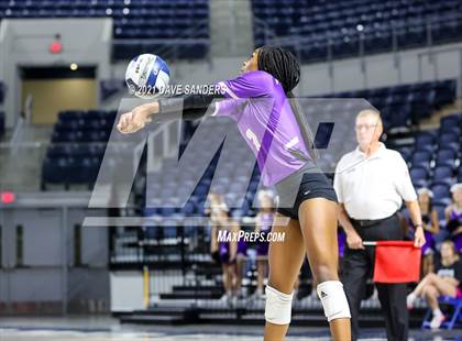 Thumbnail 2 in Friendswood vs. Fulshear (UIL 5A Regional Quarterfinal Playoff) photogallery.