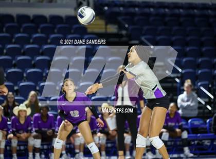 Thumbnail 3 in Friendswood vs. Fulshear (UIL 5A Regional Quarterfinal Playoff) photogallery.