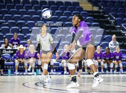 Thumbnail 1 in Friendswood vs. Fulshear (UIL 5A Regional Quarterfinal Playoff) photogallery.