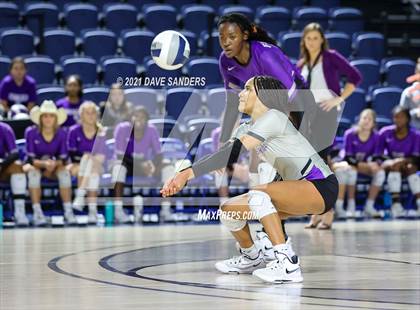 Thumbnail 2 in Friendswood vs. Fulshear (UIL 5A Regional Quarterfinal Playoff) photogallery.