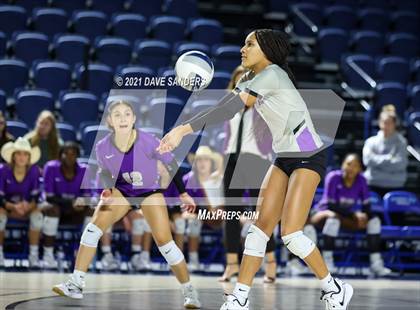 Thumbnail 2 in Friendswood vs. Fulshear (UIL 5A Regional Quarterfinal Playoff) photogallery.