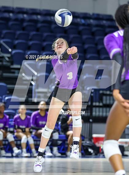 Thumbnail 2 in Friendswood vs. Fulshear (UIL 5A Regional Quarterfinal Playoff) photogallery.