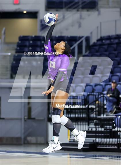 Thumbnail 3 in Friendswood vs. Fulshear (UIL 5A Regional Quarterfinal Playoff) photogallery.