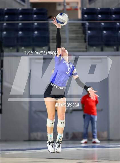 Thumbnail 3 in Friendswood vs. Fulshear (UIL 5A Regional Quarterfinal Playoff) photogallery.