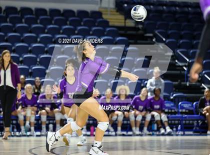 Thumbnail 3 in Friendswood vs. Fulshear (UIL 5A Regional Quarterfinal Playoff) photogallery.