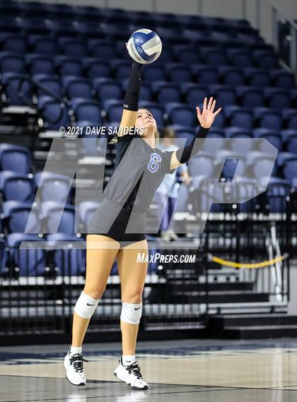 Thumbnail 1 in Friendswood vs. Fulshear (UIL 5A Regional Quarterfinal Playoff) photogallery.
