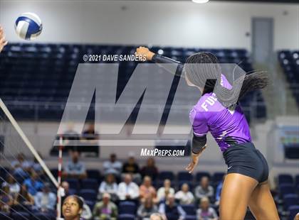 Thumbnail 2 in Friendswood vs. Fulshear (UIL 5A Regional Quarterfinal Playoff) photogallery.