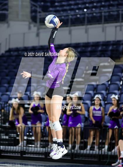 Thumbnail 3 in Friendswood vs. Fulshear (UIL 5A Regional Quarterfinal Playoff) photogallery.