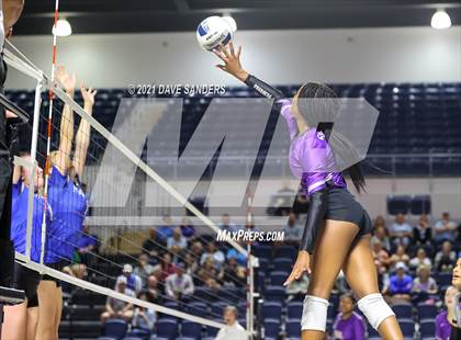 Thumbnail 2 in Friendswood vs. Fulshear (UIL 5A Regional Quarterfinal Playoff) photogallery.
