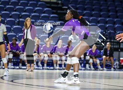 Thumbnail 3 in Friendswood vs. Fulshear (UIL 5A Regional Quarterfinal Playoff) photogallery.