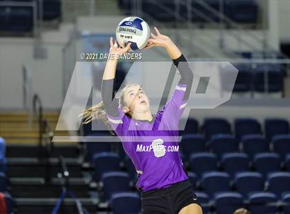 Thumbnail 1 in Friendswood vs. Fulshear (UIL 5A Regional Quarterfinal Playoff) photogallery.