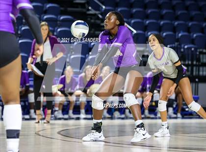Thumbnail 2 in Friendswood vs. Fulshear (UIL 5A Regional Quarterfinal Playoff) photogallery.