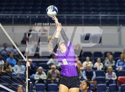 Thumbnail 2 in Friendswood vs. Fulshear (UIL 5A Regional Quarterfinal Playoff) photogallery.