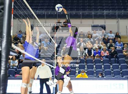 Thumbnail 2 in Friendswood vs. Fulshear (UIL 5A Regional Quarterfinal Playoff) photogallery.