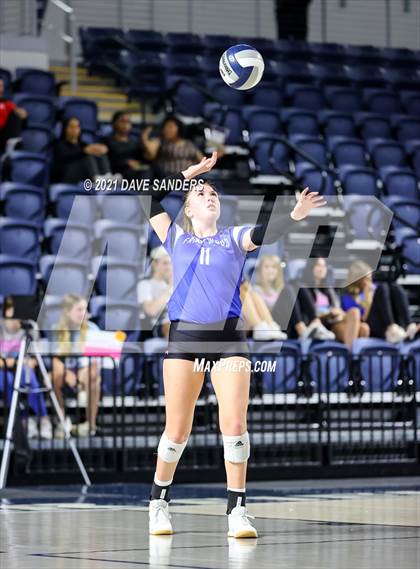 Thumbnail 3 in Friendswood vs. Fulshear (UIL 5A Regional Quarterfinal Playoff) photogallery.