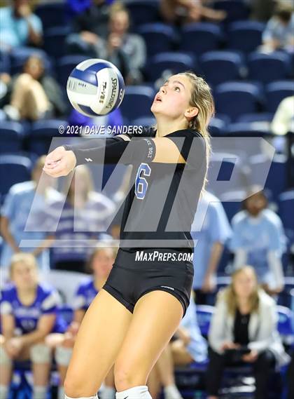 Thumbnail 3 in Friendswood vs. Fulshear (UIL 5A Regional Quarterfinal Playoff) photogallery.