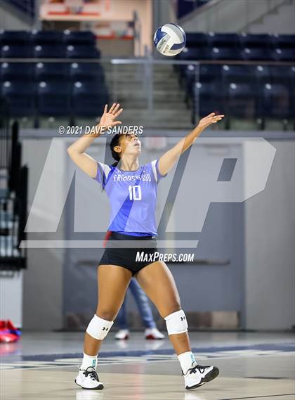 Thumbnail 3 in Friendswood vs. Fulshear (UIL 5A Regional Quarterfinal Playoff) photogallery.